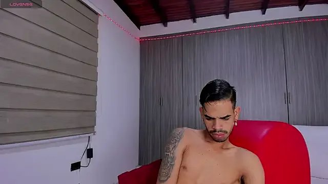 Mystic_sexzonexxx on StripChat