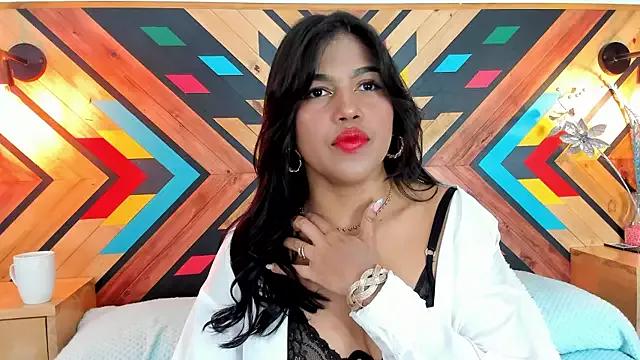NaiirobiSwan on StripChat 