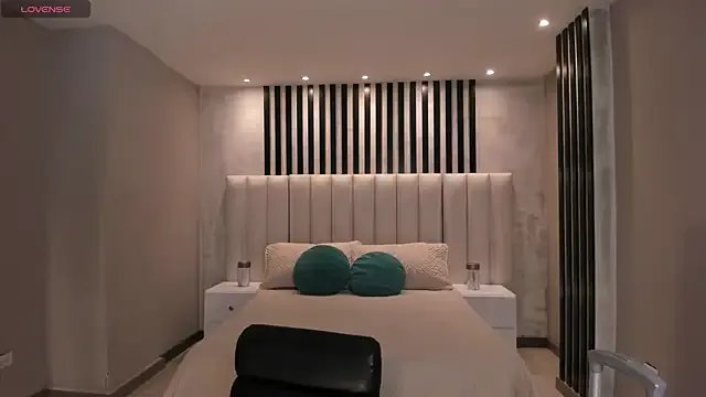 NataliaGaret on StripChat 