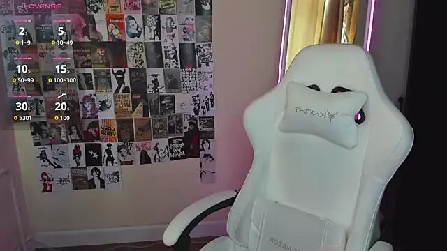 NessaDiazz on StripChat 
