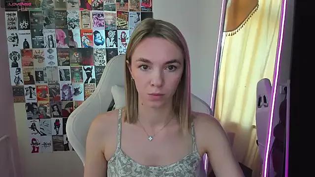 NessaDiazz on StripChat 