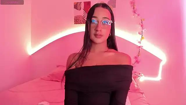 nikibricee on StripChat 