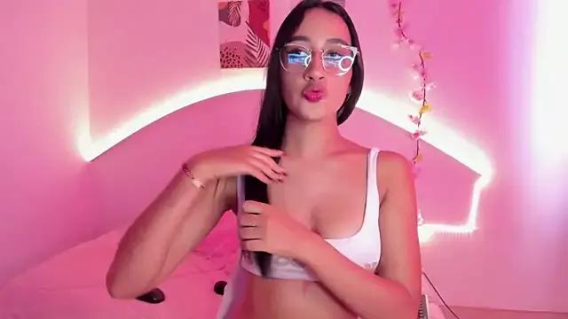 nikibricee on StripChat 