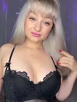Queen_in_touch on StripChat 