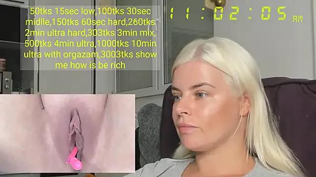 queenofthenighttt on StripChat 