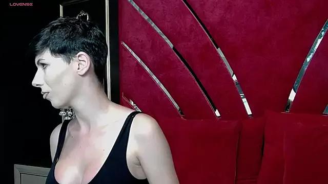 Roxxy_Rouge on StripChat 