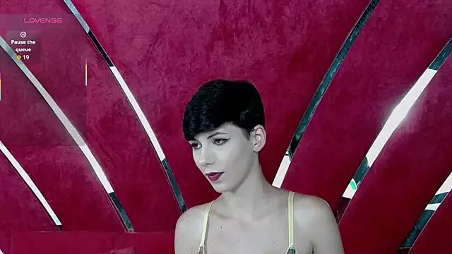 Roxxy_Rouge on StripChat