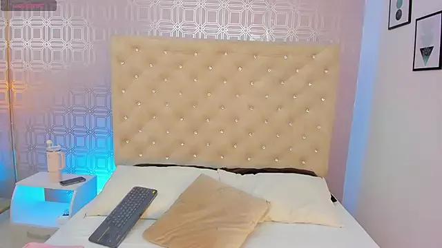 Sara_Desire on StripChat