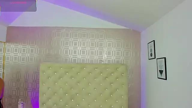 Sara_Desire on StripChat 