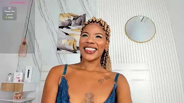 Sara_Lewwis on StripChat 