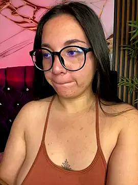 sara_roy04_ on StripChat 