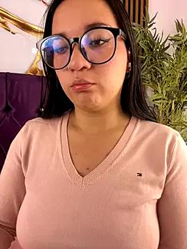 sara_roy04_ on StripChat 