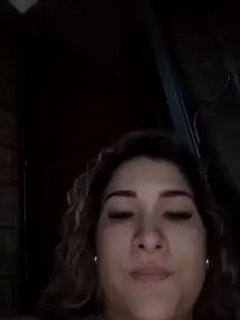 Sara_smiiith211 on StripChat 