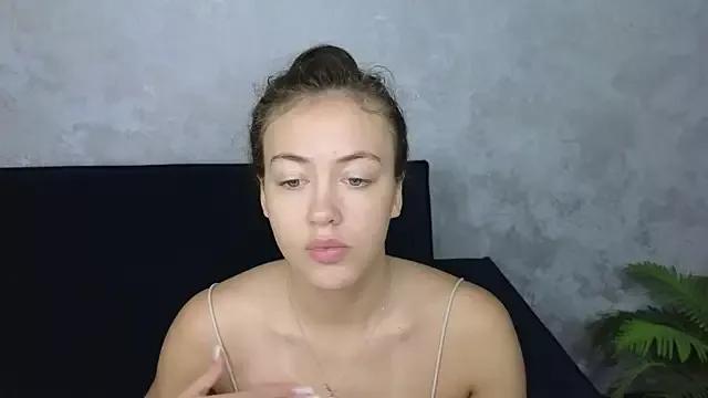 SaraMoren0 on StripChat 