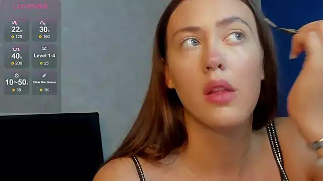SaraMoren0 on StripChat 