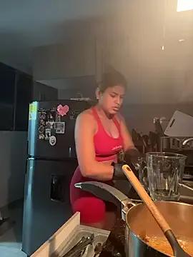 SaraParisi on StripChat 