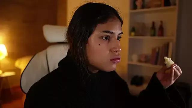 SaraParisi on StripChat 