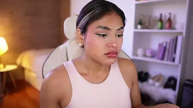 SaraParisi on StripChat 