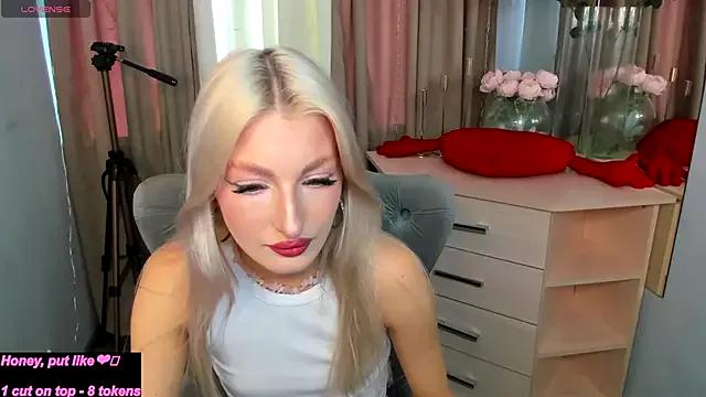 Sarrah_blush on StripChat 