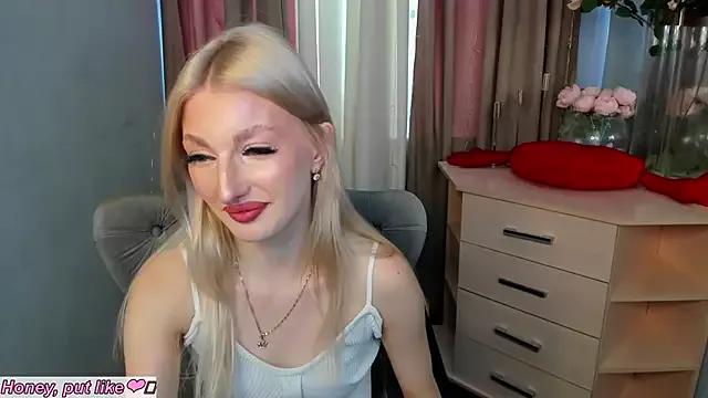 Sarrah_blush on StripChat 