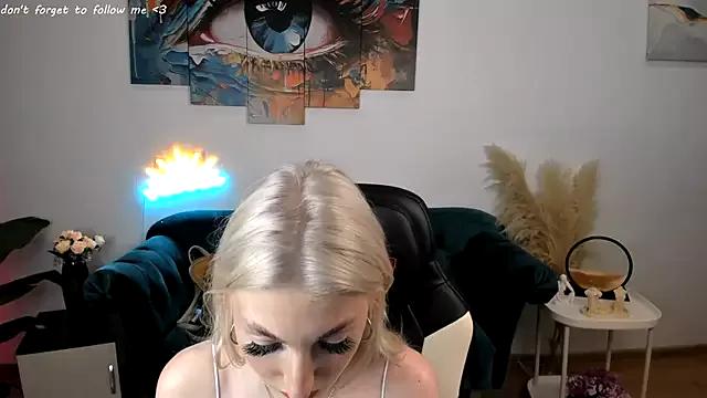 Sarrah_blush on StripChat 