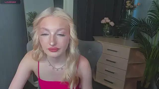 Sarrah_blush on StripChat 
