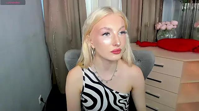 Sarrah_blush on StripChat 