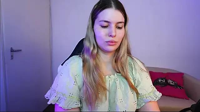 ShyHotNerd on StripChat 