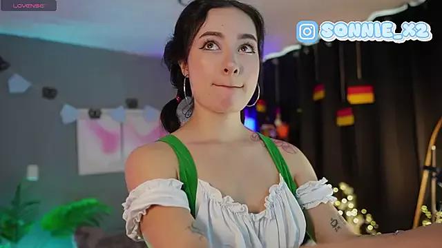 Sonnie_mami on StripChat