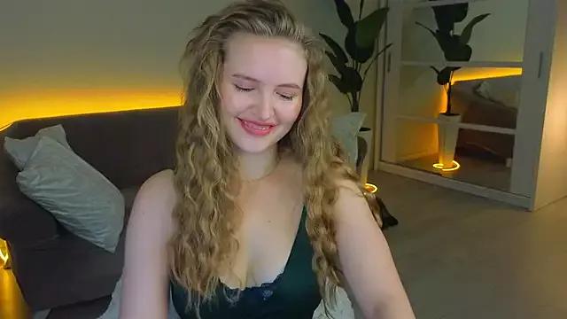 TesssaHart on StripChat 