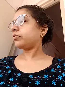 Freechat thanusi_2 on StripChat