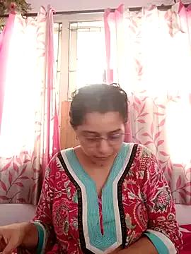 Freechat thanusi_2 on StripChat