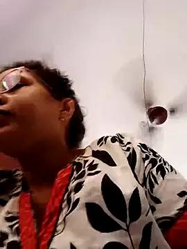 Freechat thanusi_2 on StripChat