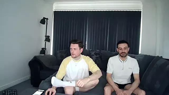 twotwinkhusbandss on StripChat 