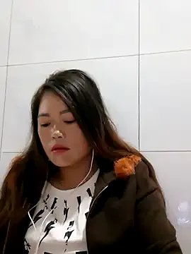 yana-zz on StripChat 