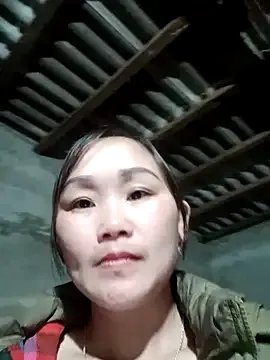 yula-bi on StripChat