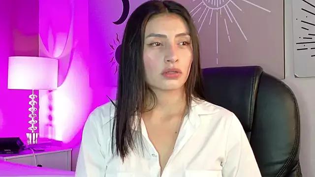 ZaraGold on StripChat 